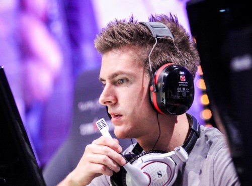 6直接转到cs:go,或是从cs:go打起的,但是也有许多知名的职业哥是从cs